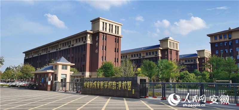 新校區顏值高，各類(lèi)設備一應俱全。人民網(wǎng) 胡雨松攝