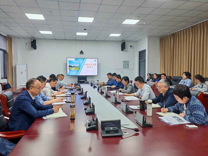 院領(lǐng)導班子調研水湖校區 - 副本.jpg